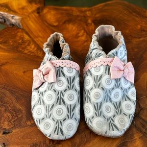 Leather baby slippers
